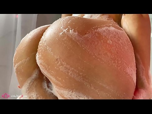 ❤️ Brunette شاور میں شدید orgasm کے لئے وائبریٹر کے ساتھ بلی میں مشت زنی کرتی ہے۔ ️❌  مقعد ویڈیو پر ur.sexvideogif.ru
